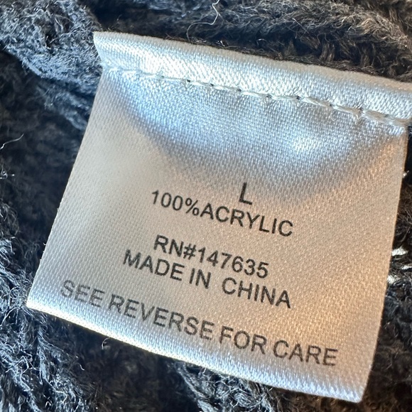 ROMEO & JULIET Women’s Gray Ribbed Crop Sweater Size Large - Picture 4 of 9